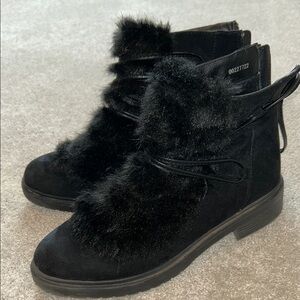 Black Fur-Trimmed Women's Boots